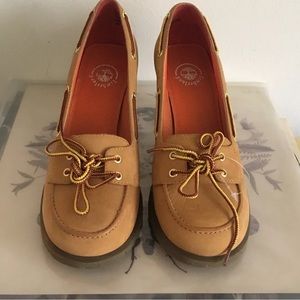 Timberland platform loafers size 7M (fit closer to 7.5) never worn.